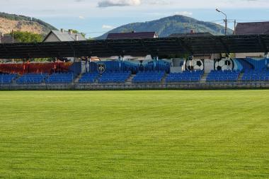 nové sedenia na tribúne FK Beluša