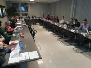 posledné rokovanie poslancov v roku 2022